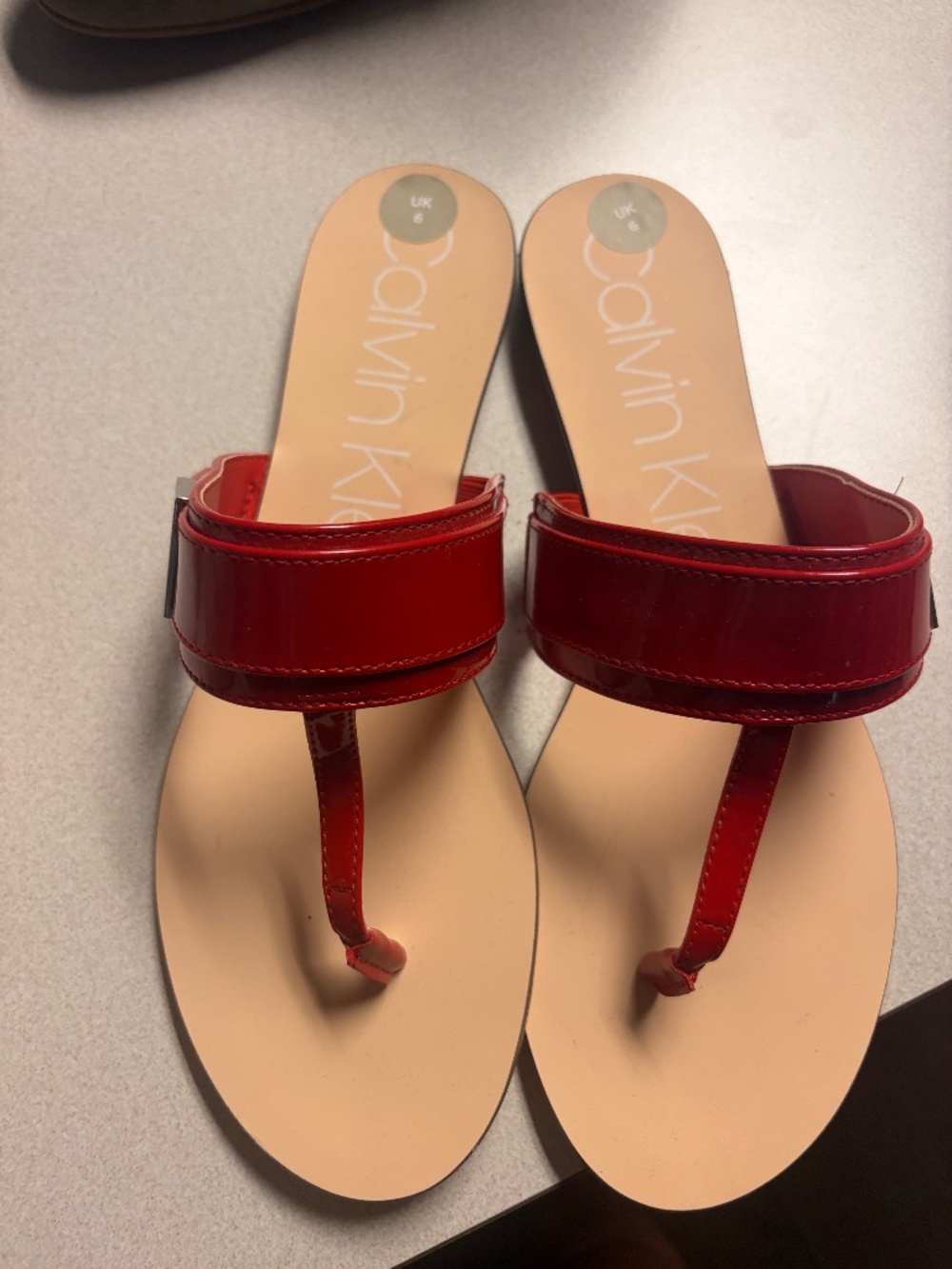 NWT Calvin Klein Red Patent Leather Thong Sandals with Hardware Strap Size 8.5/9